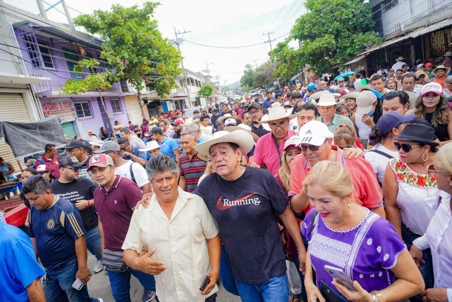 Refrendan pobladores de Ciudad Renacimiento, apoyo a Félix Salgado para seguir en el Senado