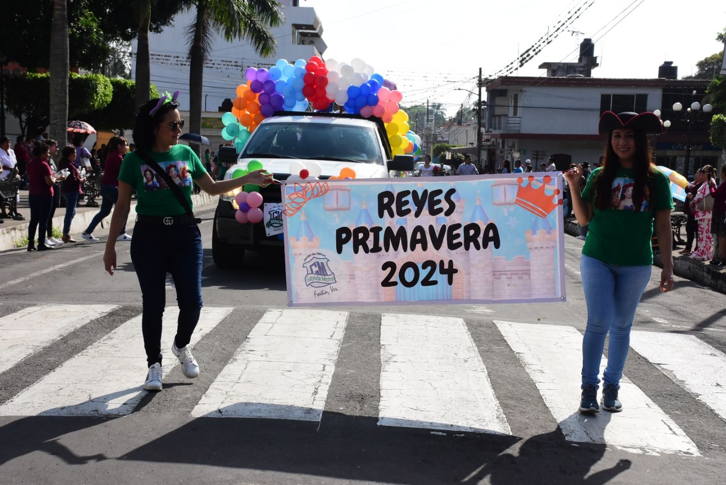 Gran participación de escuelas en colorido desfile de Primavera 