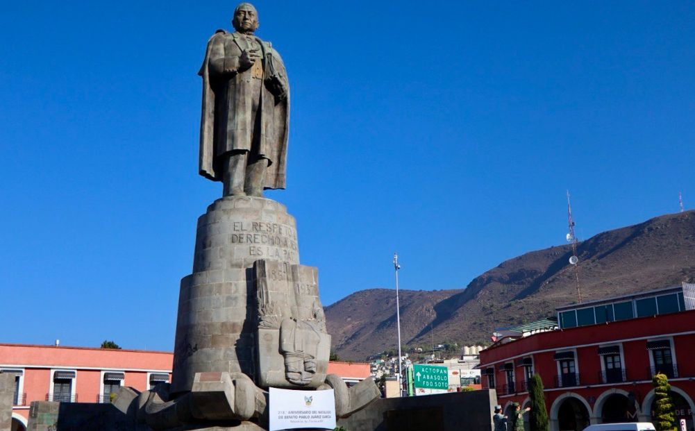 Realizan acto cívico para conmemorar a Benito Juárez