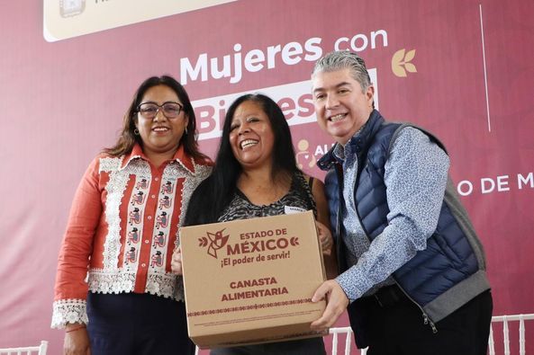 Secretaría de Bienestar del Edomex Entrega Apoyos de Tres Programas Sociales a Miles de Mujeres de Chimalhuacán