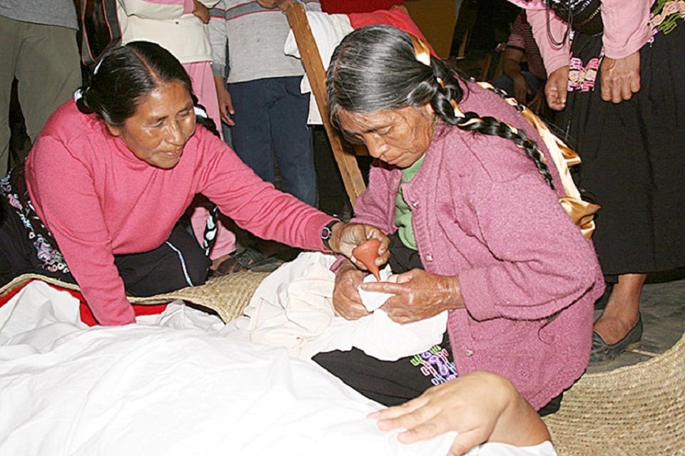 ESTE GOBIERNO DECRETÓ AL 2025, AÑO DE LA MUJER INDÍNENA, PERO ES INDIGNO EL TRATO QUE RECIBEN, DENUNCÍAN 
