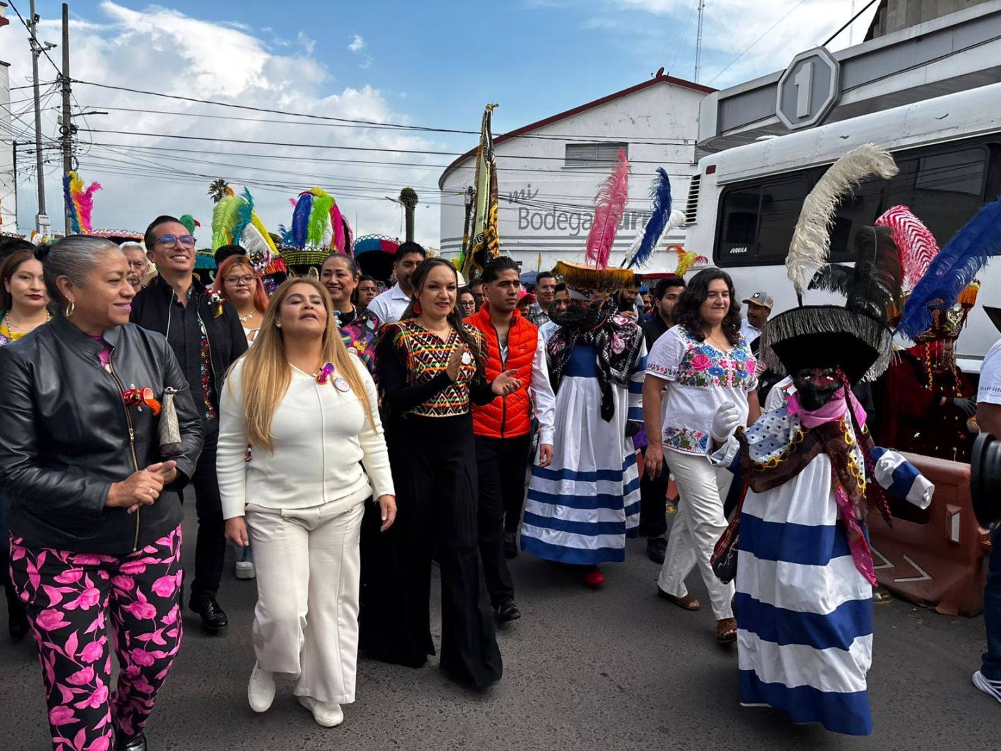 La Alcaldesa Dra. Ivette Topete Inaugura Oficialmente
la 40ª Feria de la Nuez Amecameca 2025