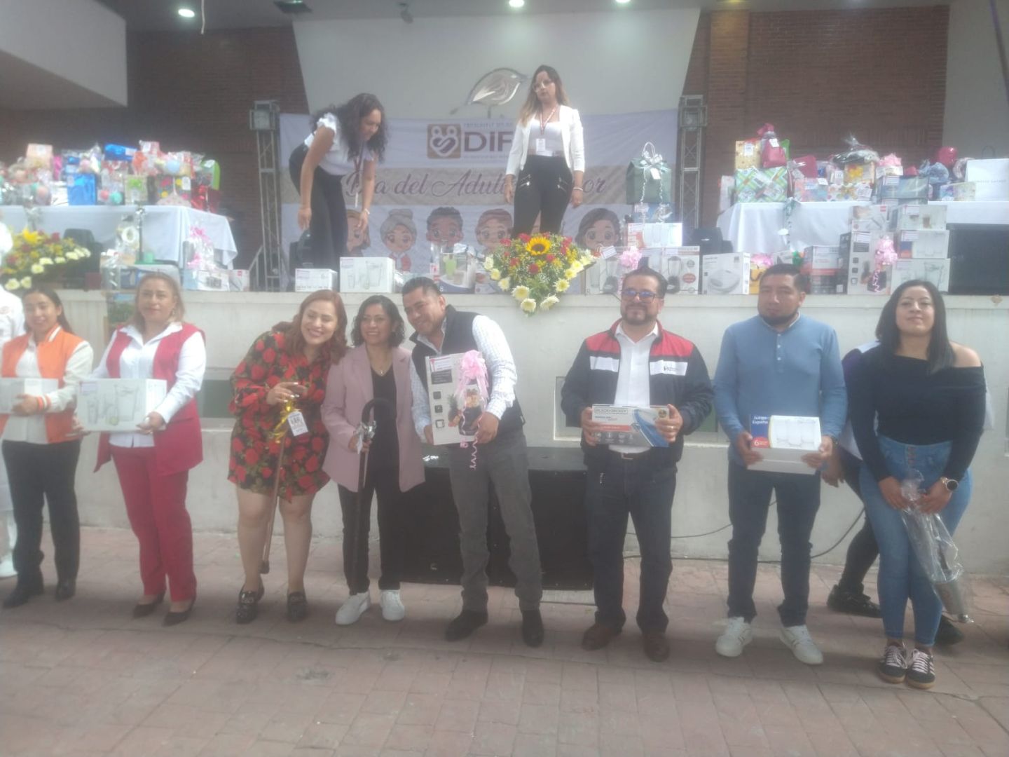 En Chicoloapan el gobierno municipal que encabeza Javier Mendoza, "Festejo el Día del Adulto Mayor", en coordinación con el DIF de esta región