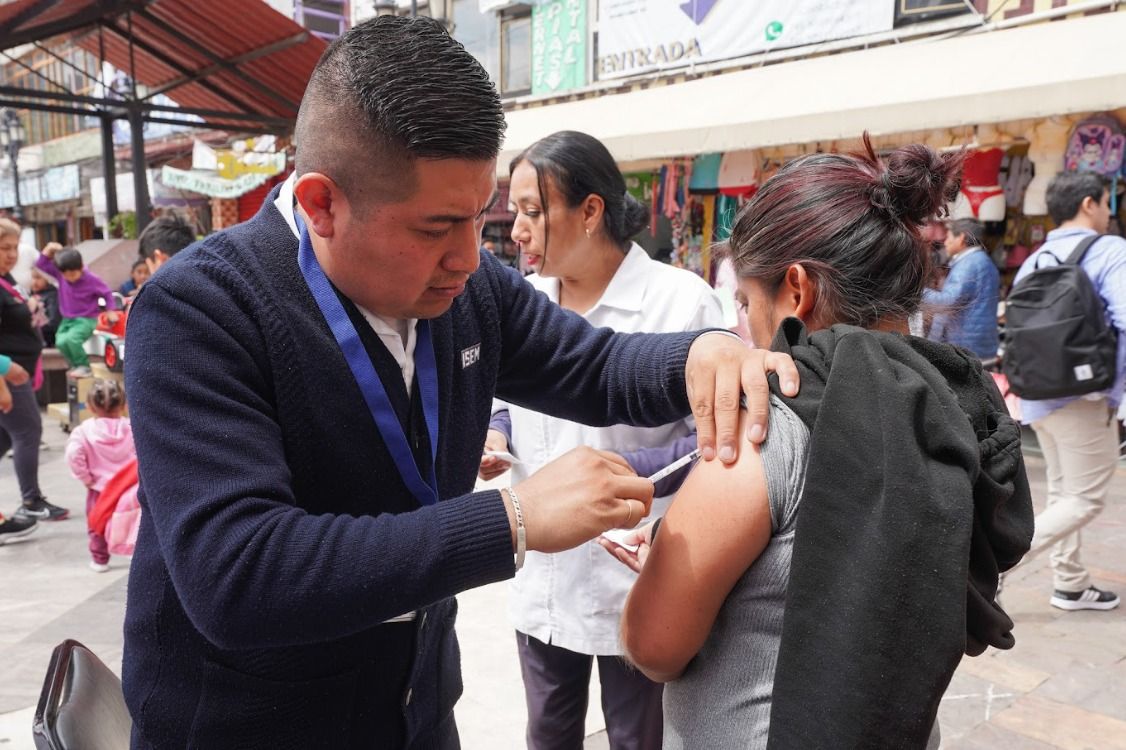LA DIRECCIÓN DE SALUD DE LA PAZ Y EL IMSS-BIENESTAR APLICAN VACUNAS CONTRA EL SARAMPIÓN