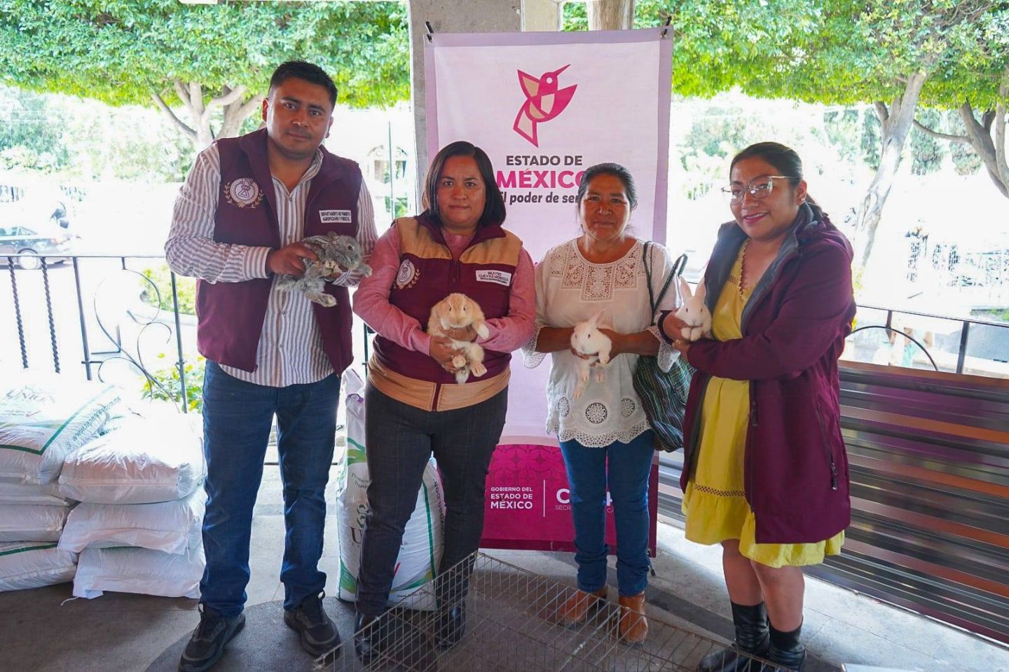 En Chimalhuacán Entregan Paquetes Cunícolas del
Programa ’Por el Rescate del Campo’ del EDOMEX