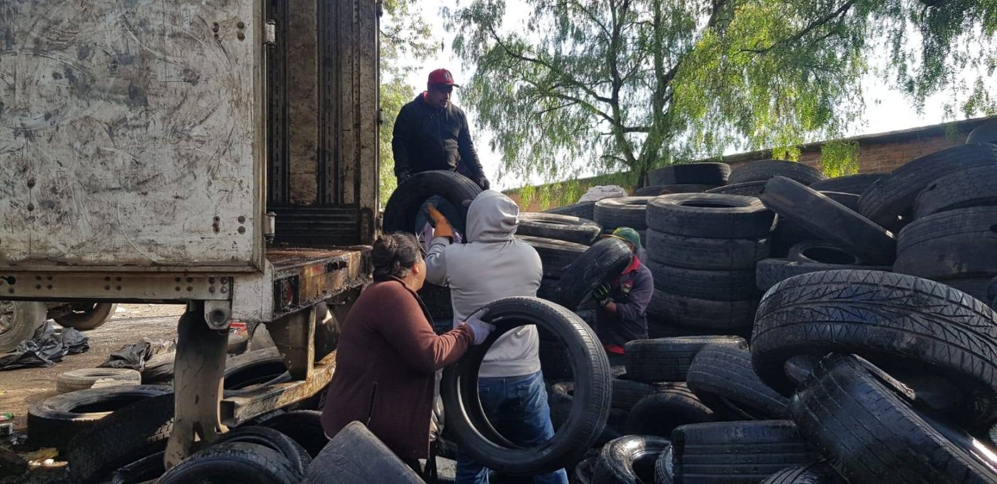 En Operativo Conjunto, La Paz Entrega
Llantas de Reuso Para su Reciclado