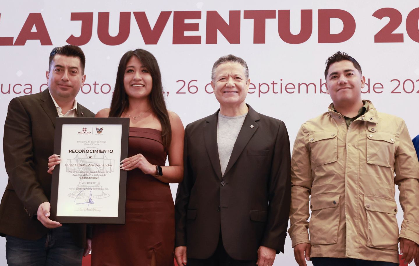 Julio Menchaca reconoce labor de las juventudes hidalguenses