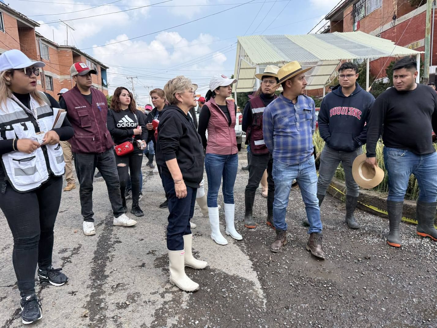 Ayuntamiento e Instancias de los Gobiernos Federal
y Estatal en La Paz, Atienden Contingencia por Lluvias