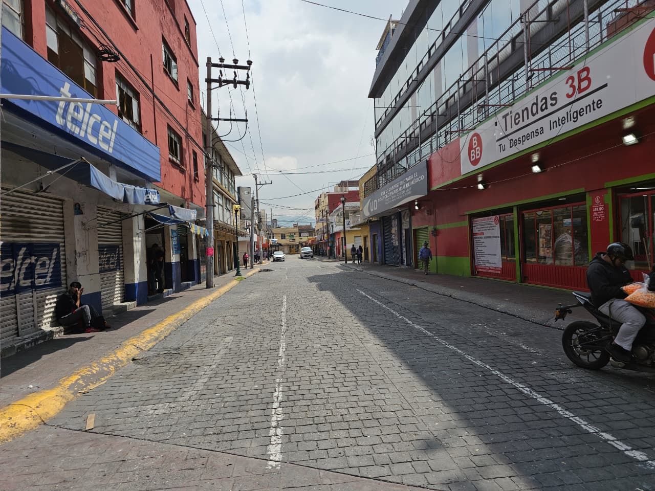 RECUPERAN ESPACIOS PÚBLICOS Y LIBERAN VIALIDADES DE TLALNEPANTLA CENTRO
