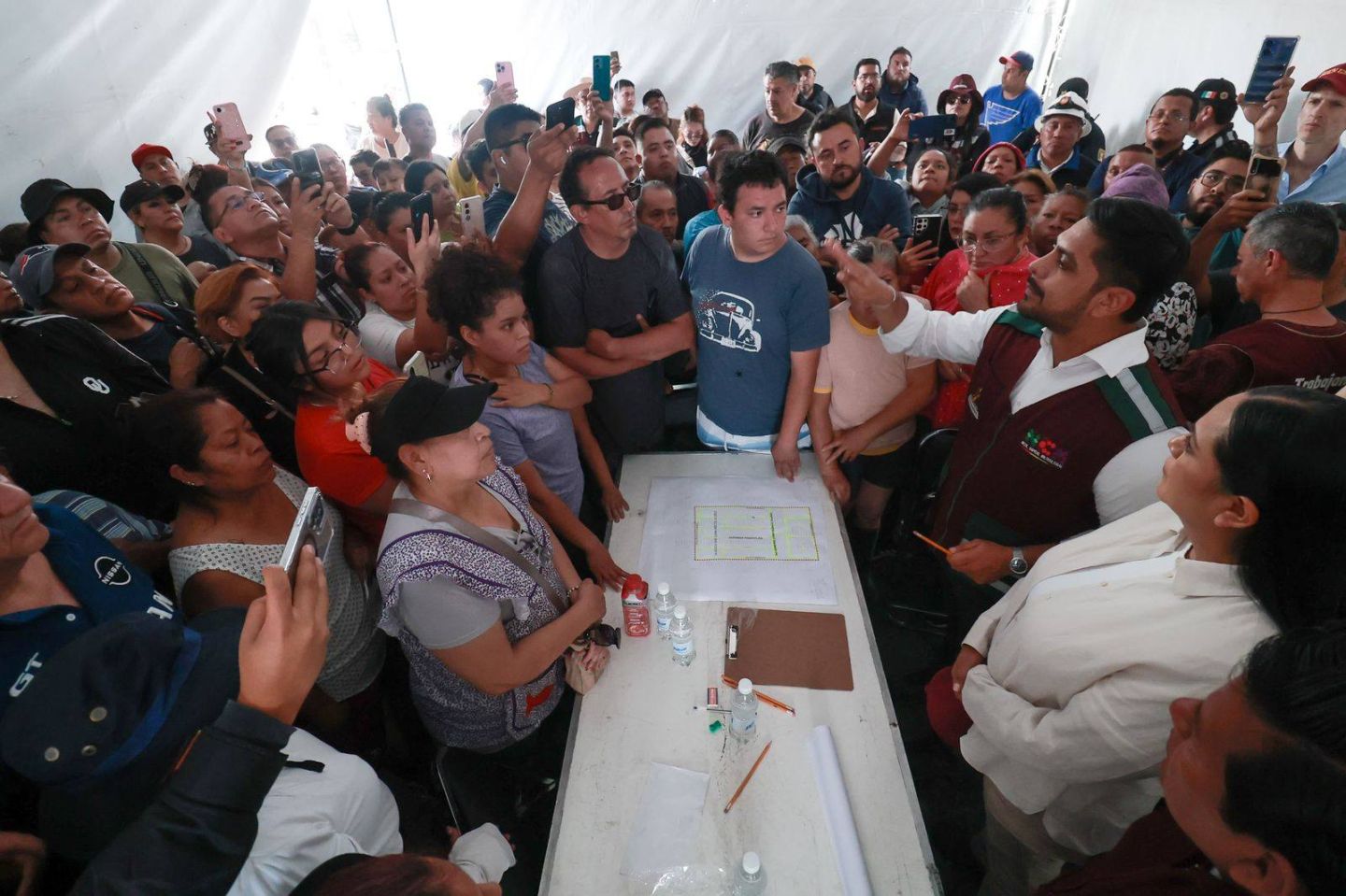 Gobierno Federal, Estatal y Municipal Atienden en
Nezahualcóyotl la Contingencia por las Lluvias Atípicas