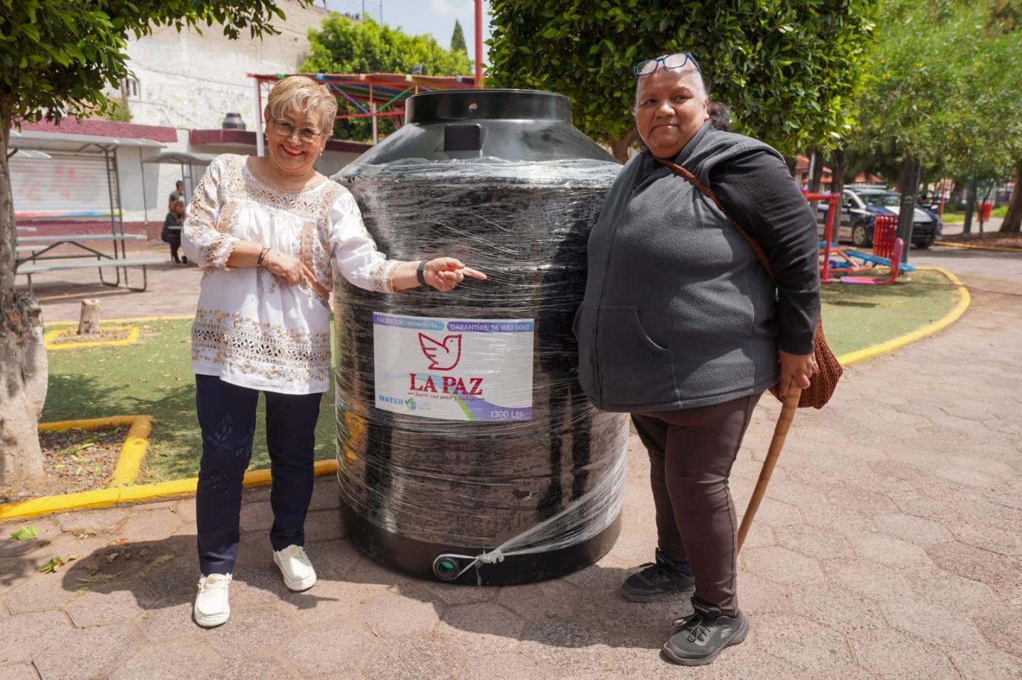 Tercera Entrega de Tinacos por Parte del Gobierno de La Paz 