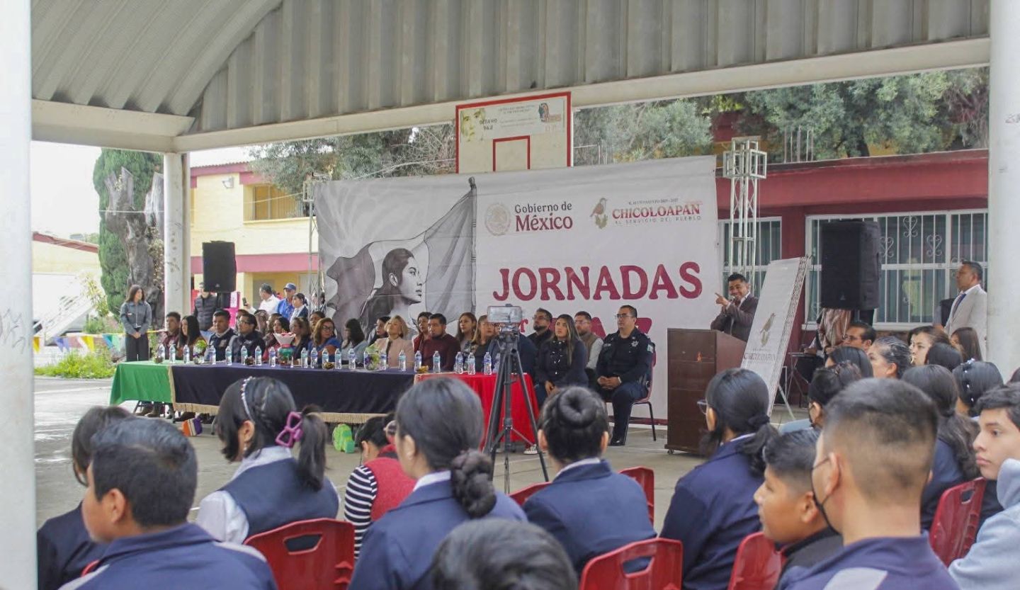 Alcalde de Chicoloapan Javier Mendoza se reunió en la secundaria "Octavio Paz" para llevar a cabo la Jornada por la Paz impulsada por el Gobierno de México