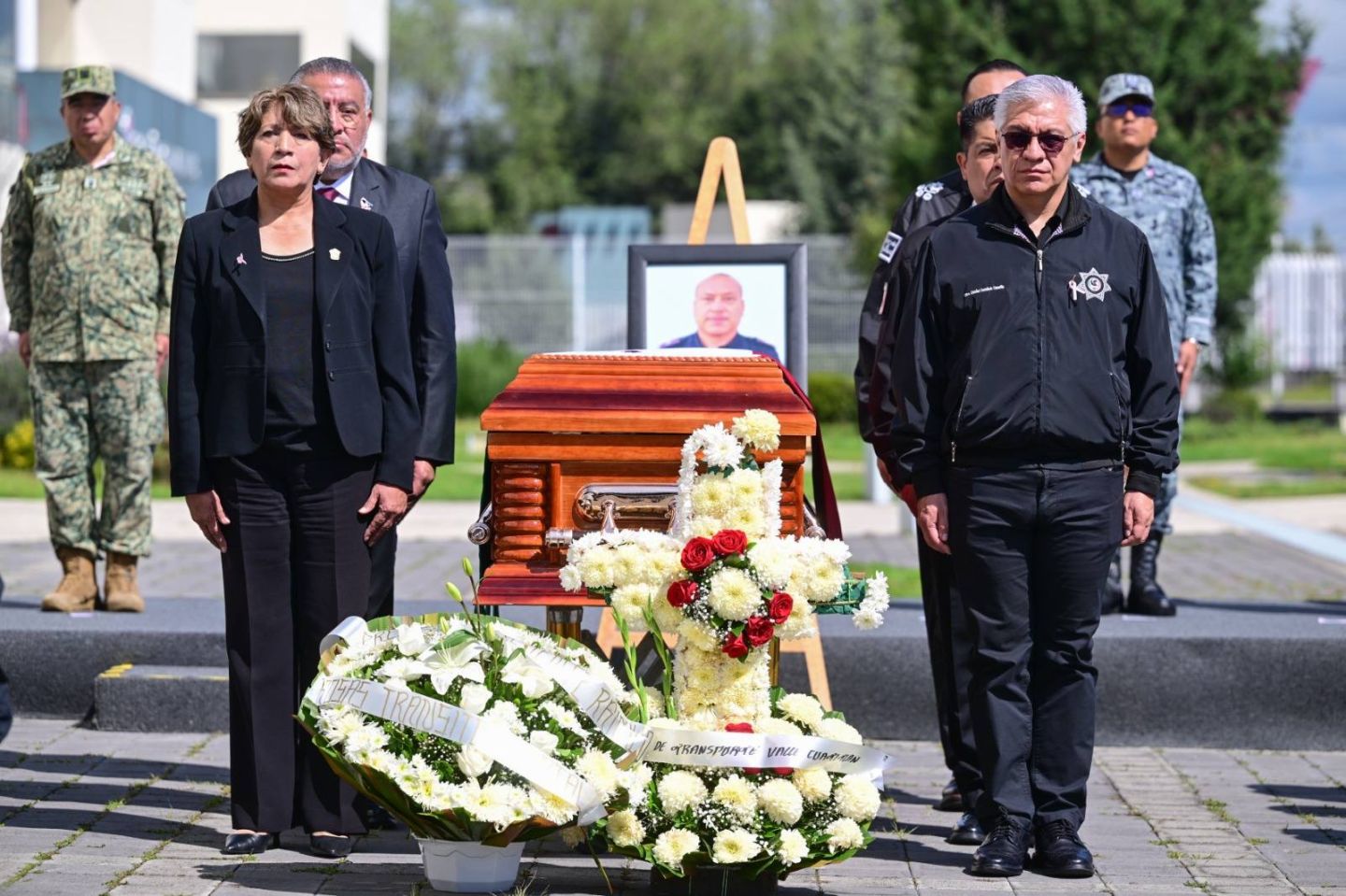 Rinde Gobernadora Delfina Gómez Homenaje a
Policía Estatal Caído en Cumplimiento de su Deber