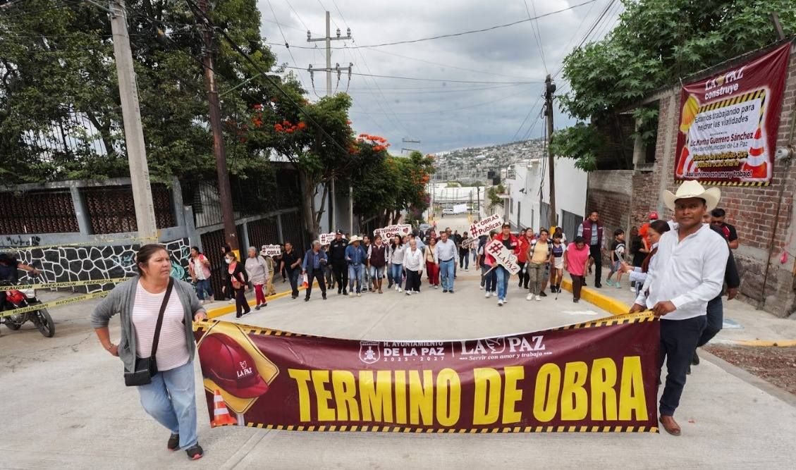 En el Municipio de La Paz, Entregan Calle
Pavimentada en Loma Encantada