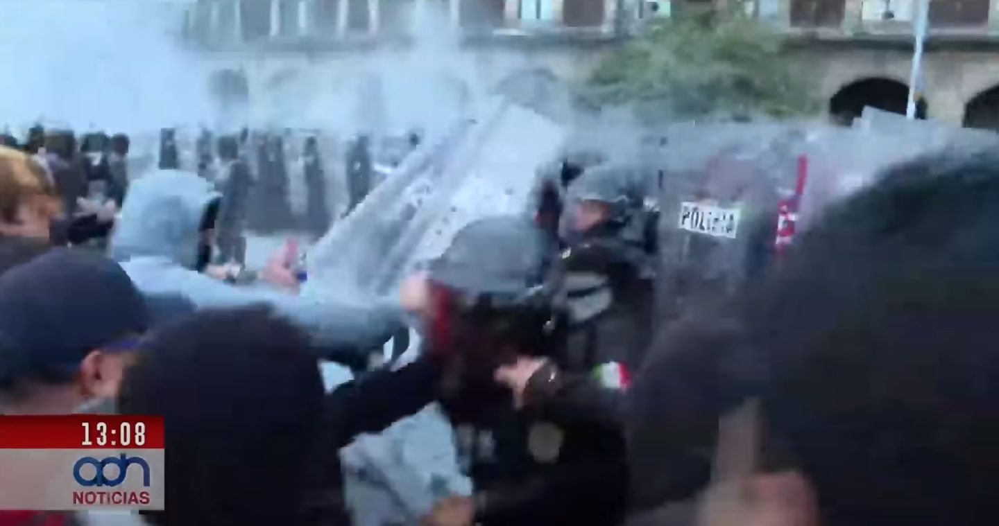 Vinculan con la derecha a bloque negro en manifestación del 2 de octubre 