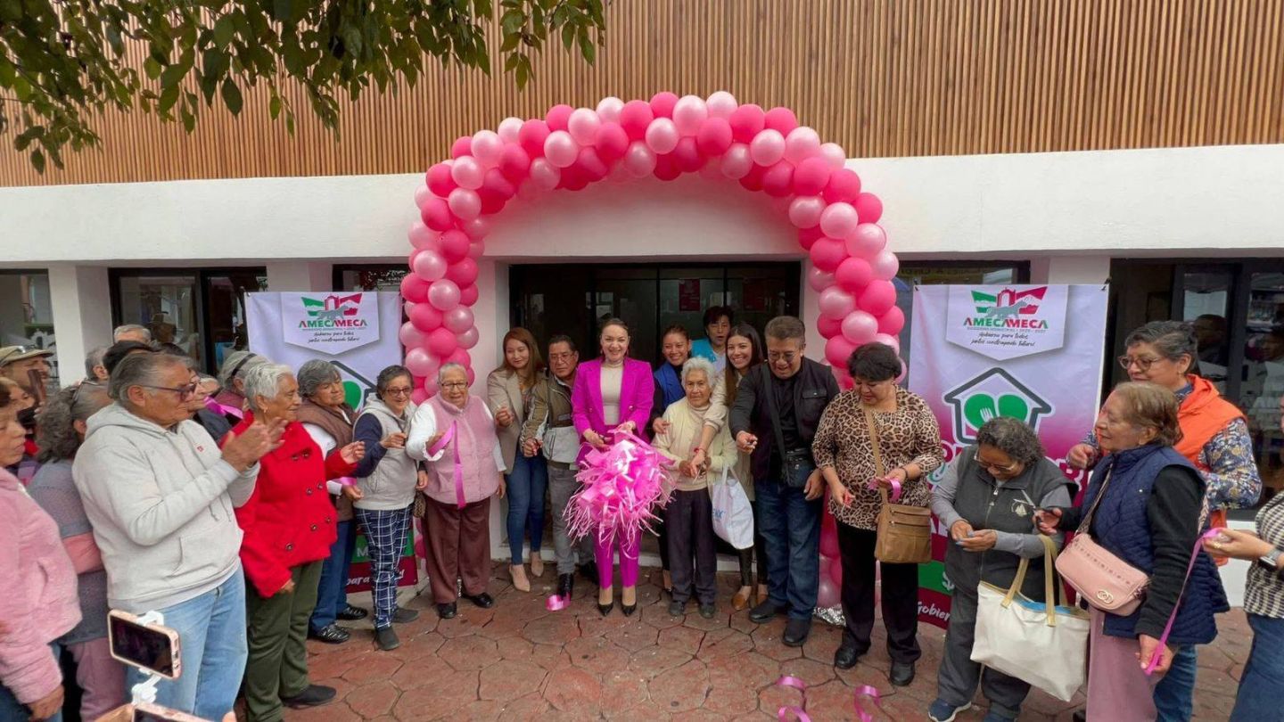 La Alcaldesa Dra. Ivette Topete Abre las Puertas
del Nuevo Comedor Comunitario en Amecameca.