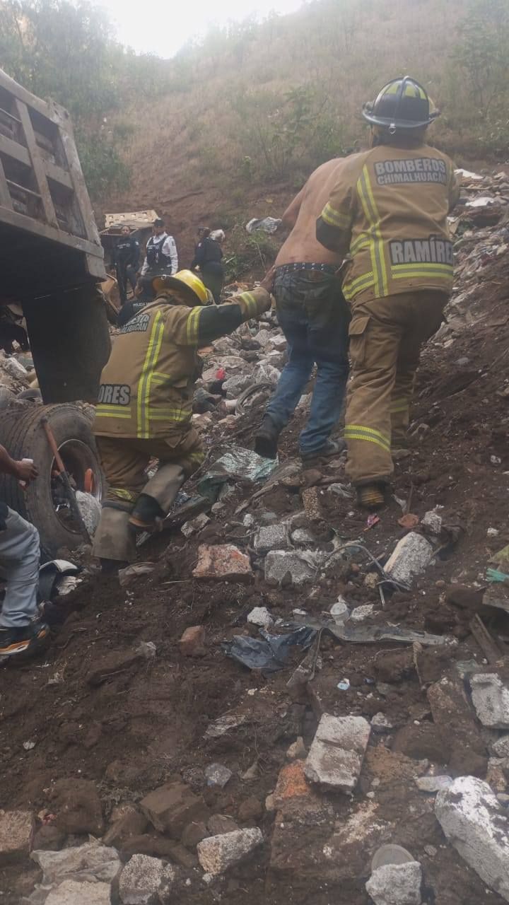 Protección Civil y Policía Municipal de Chimalhuacán
Atienden Volcadura de Camión en Mina ’Del Chimal’
