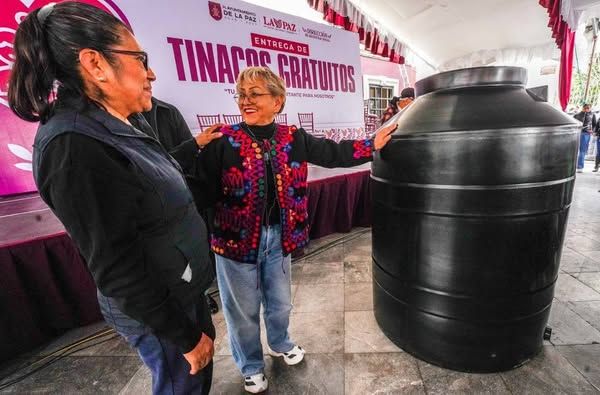Encabeza Presidenta Martha Guerrero, Entrega Gratuita de Tinacos en Cabecera Municipal de La Paz