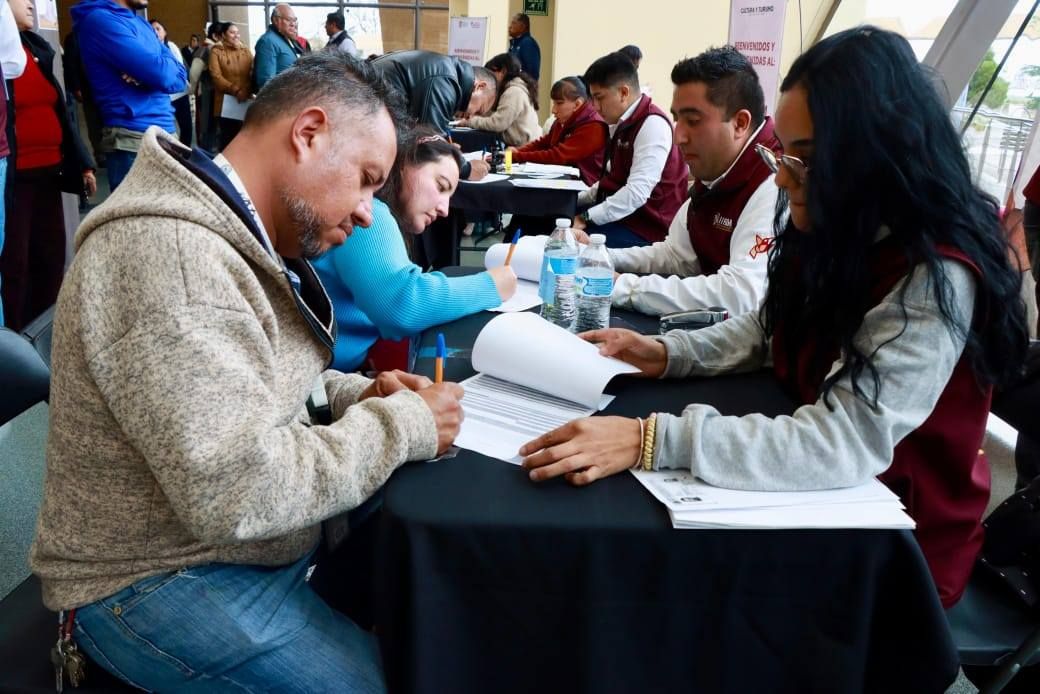 Artesanos de Chimalhuacán Reciben Apoyos
del Programa Estatal ’Manos Mágicas’