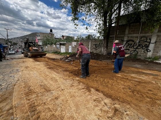 GOBIERNO DE LA PAZ CONSTRUYE MURO A BASE DE PIEDRA EN UNIDAD TEPOZANES