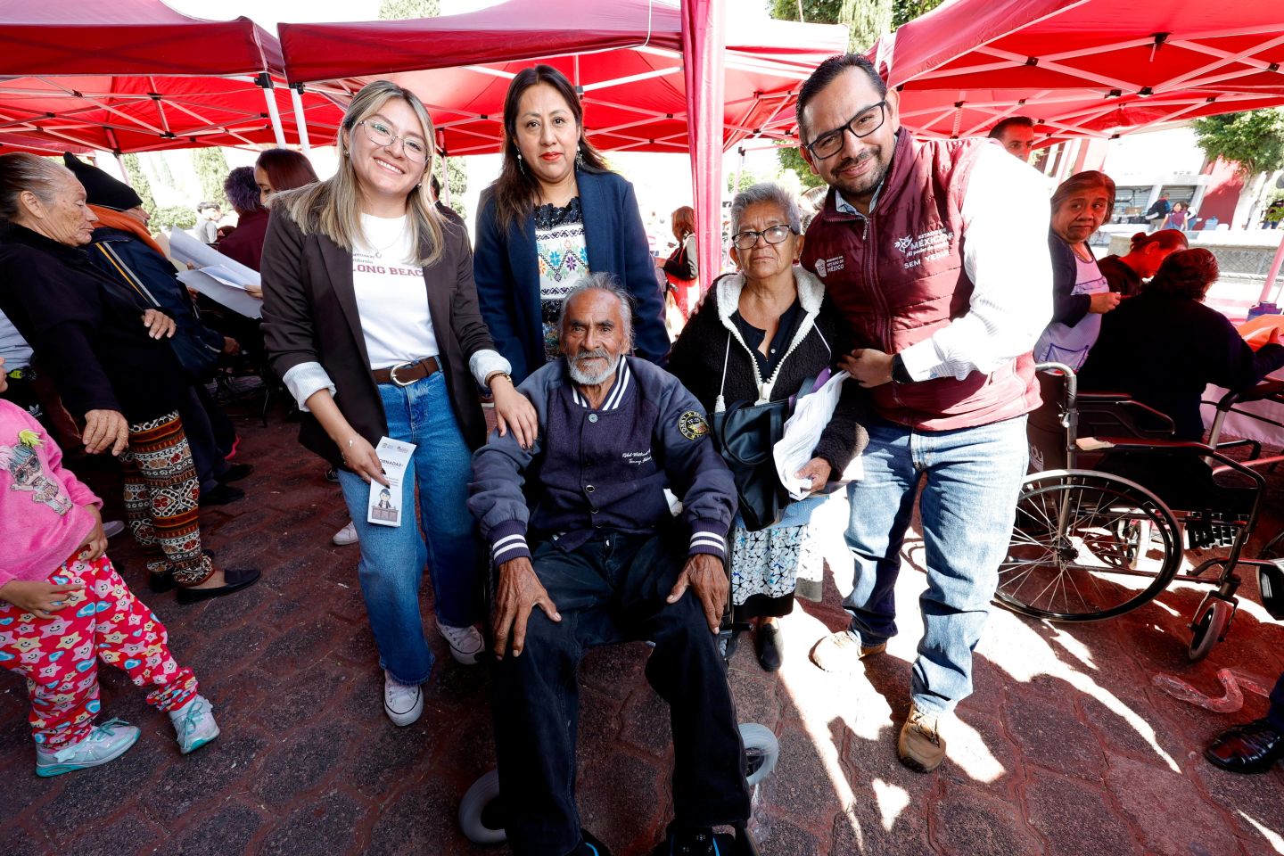 EN CHIMALHUACÁN, ADULTOS MAYORES RECIBEN APARATOS FUNCIONALES Y ATENCIÓN MÉDICA INTEGRAL POR PARTE DEL DIF