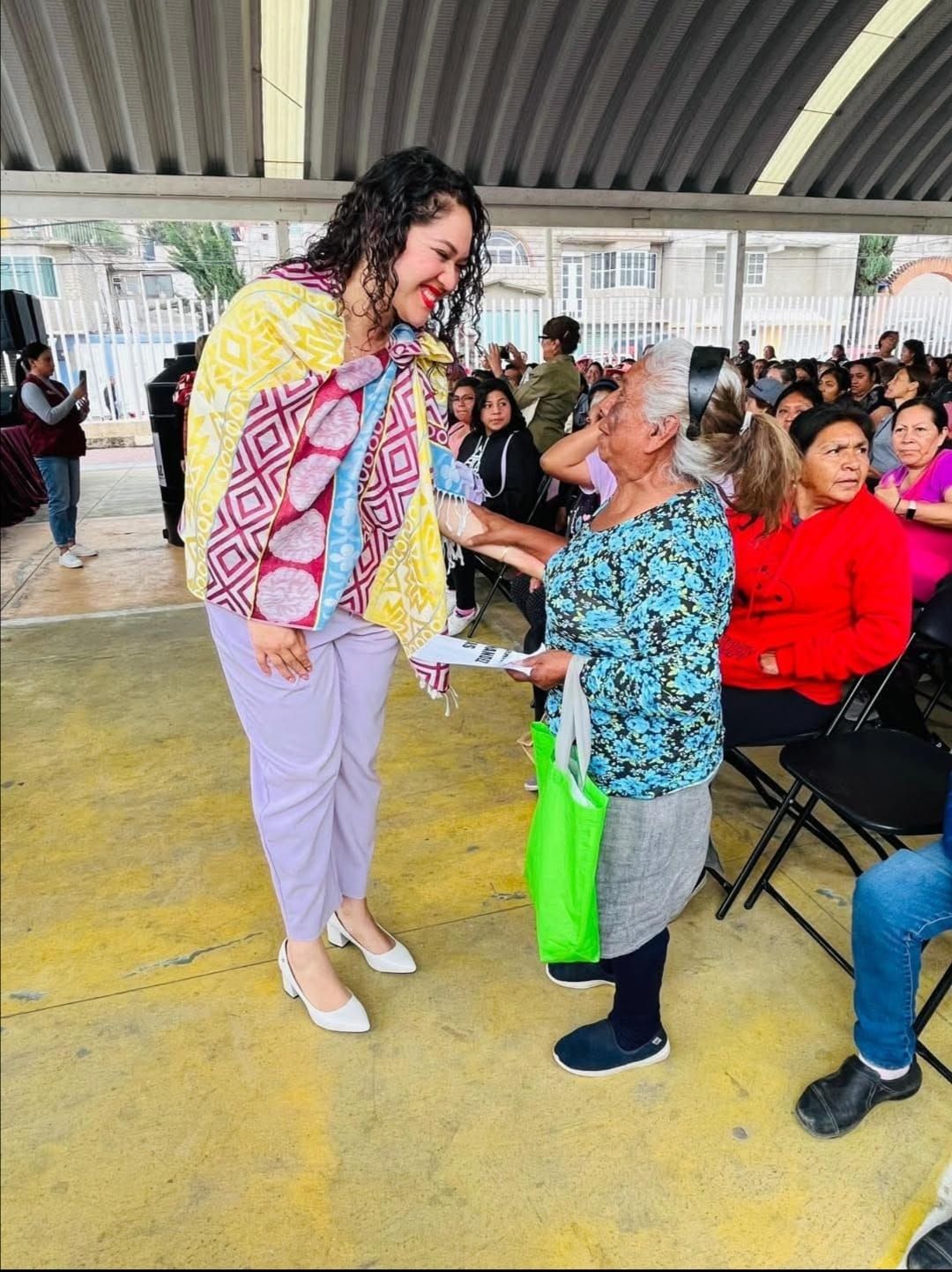 En La Paz la regidora Maleni Mondragón brinda asesoria jurídica gratuita 