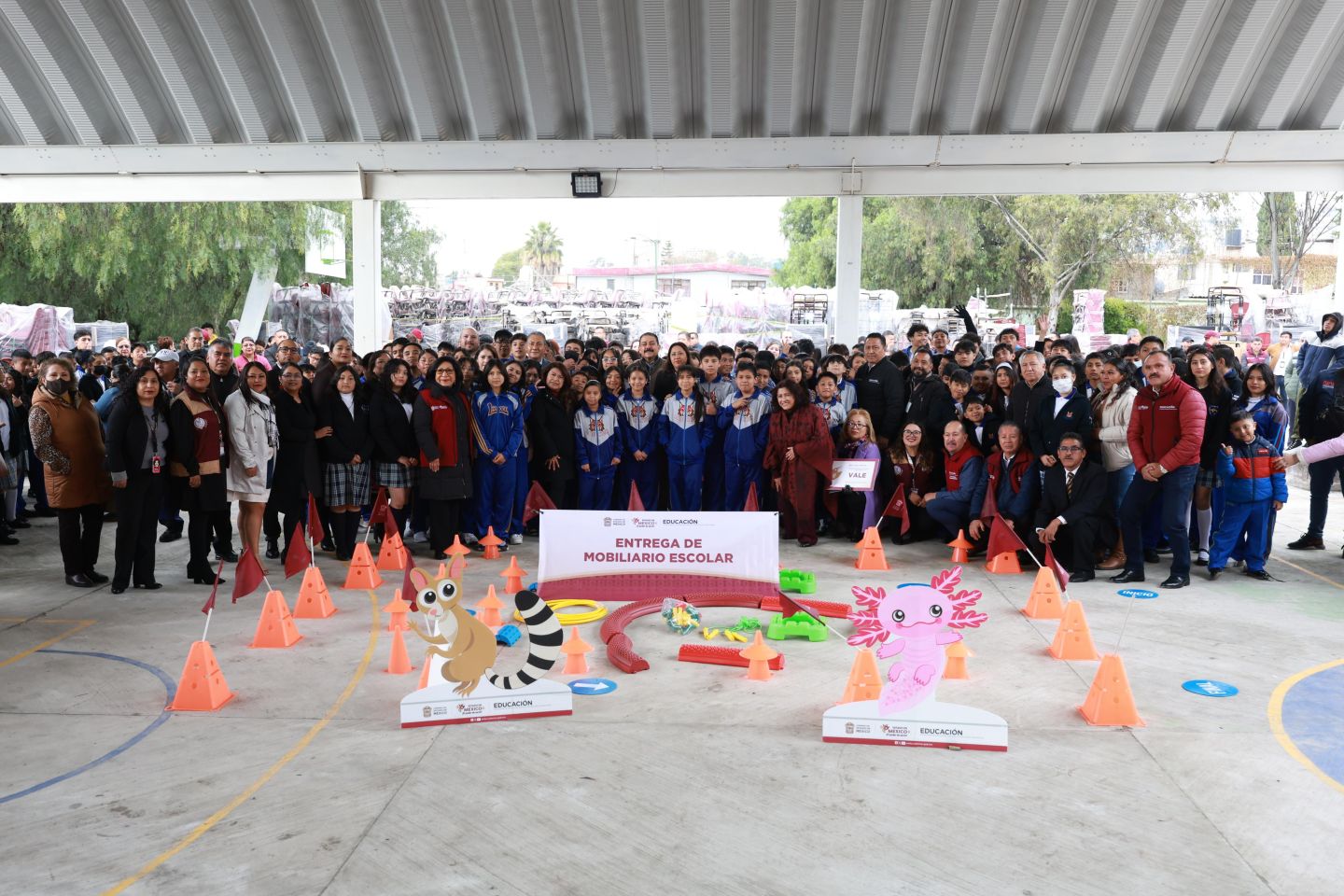 Escuelas de Chimalhuacán reciben mobiliario del Gobierno del Estado