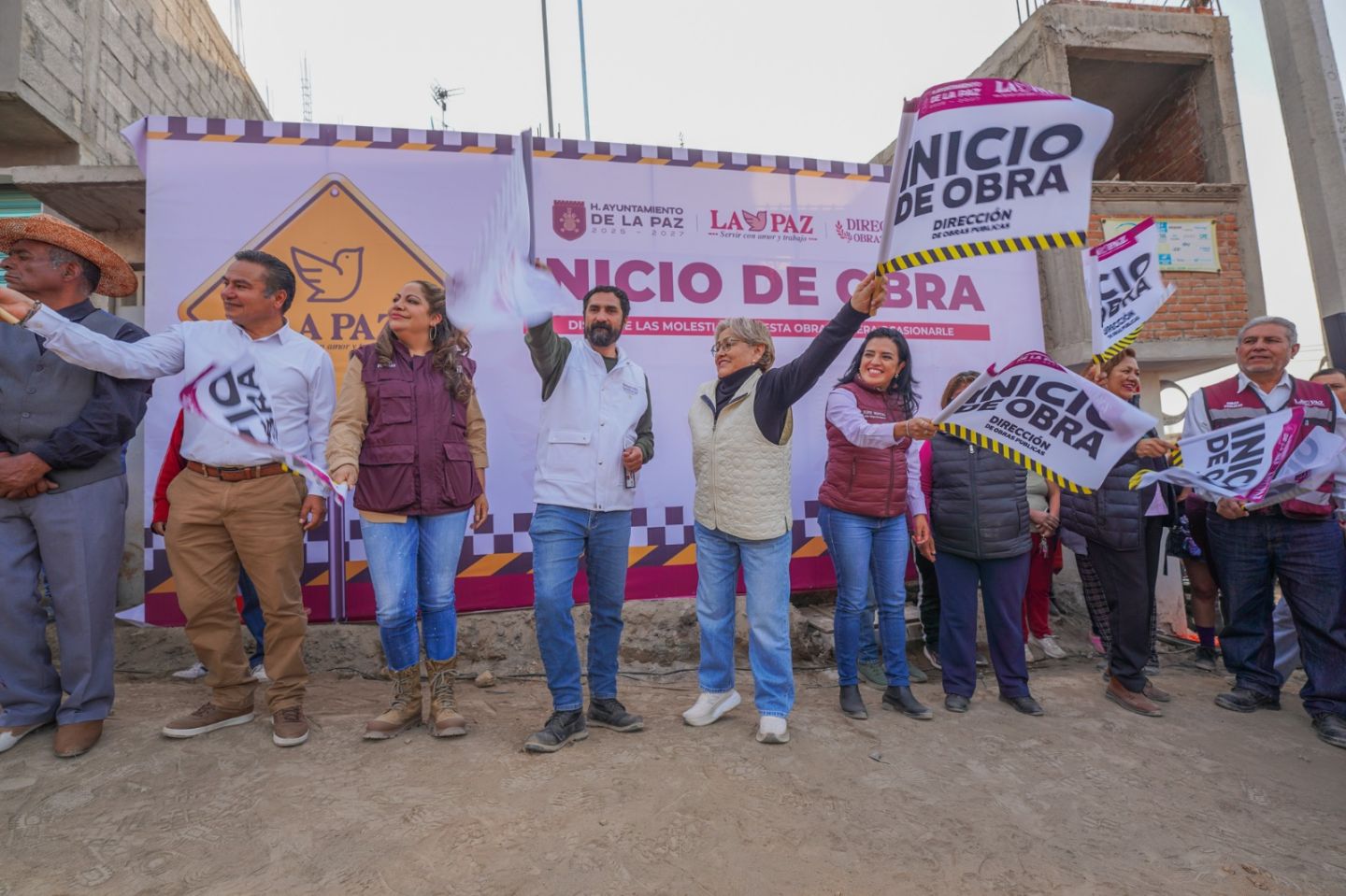 En La Paz, pavimentan la Avenida Amado Nervo