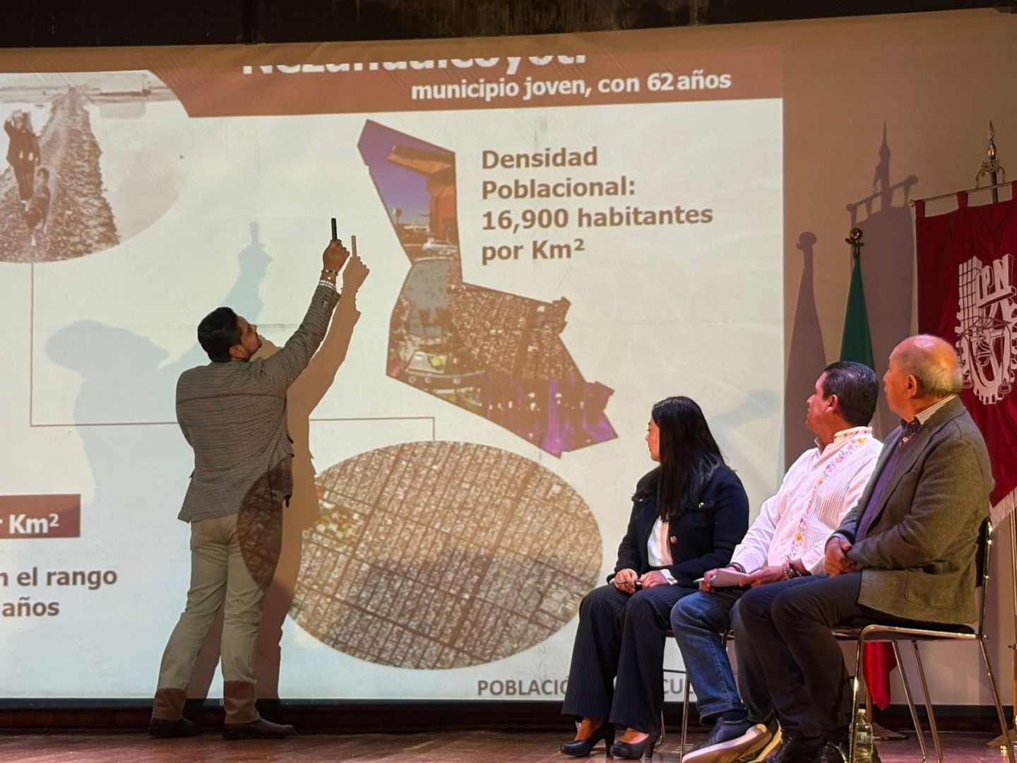 Alcalde de Neza presenta en el IPN Plan Integral de la zona oriente 