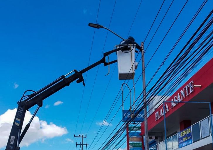 Mejora Pachuca el alumbrado público en el bulevar Santa Catarina