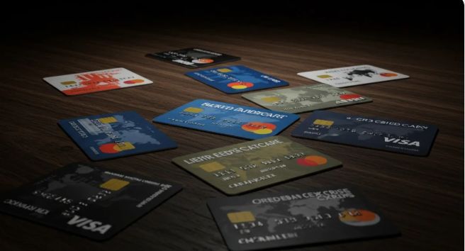 Aprueban reforma para regular tarjetas bancarias y cancelar créditos no solicitados