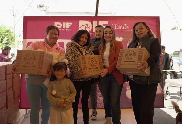 La Población Vulnerable del municipio de La Paz Recibe Canastas Alimentarias del DIFEM