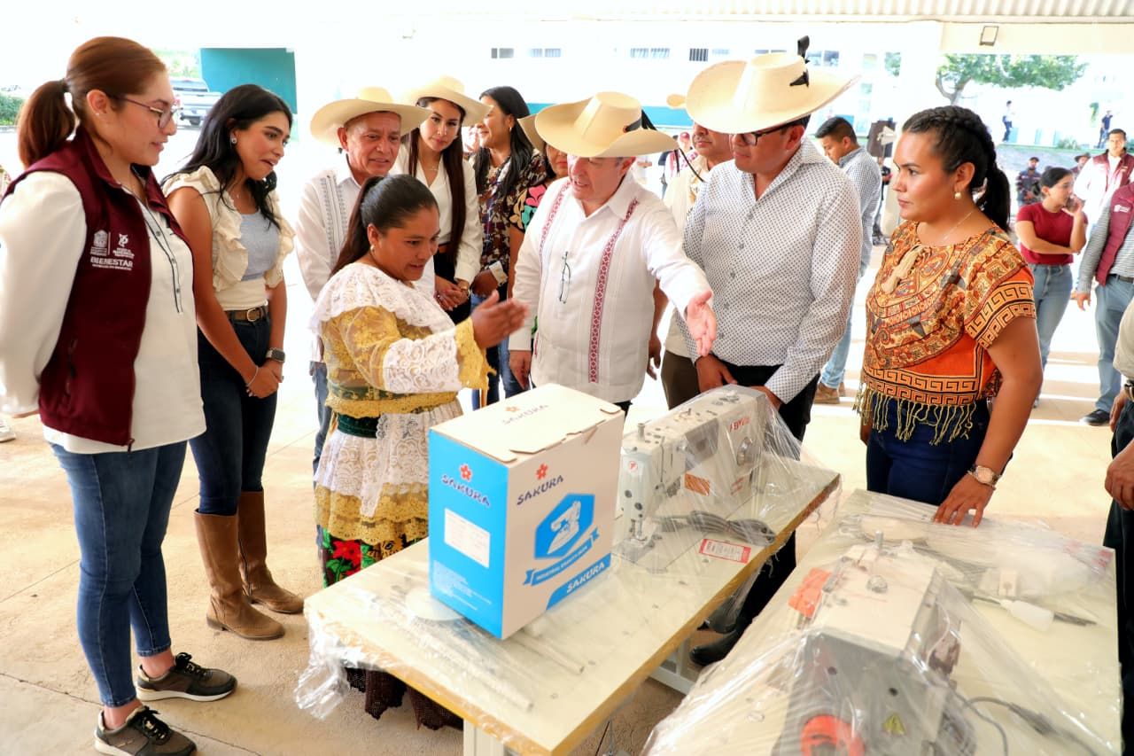 Gobierno de Delfina Gómez equipa negocios de habitantes indígenas del sur del EdoMéx