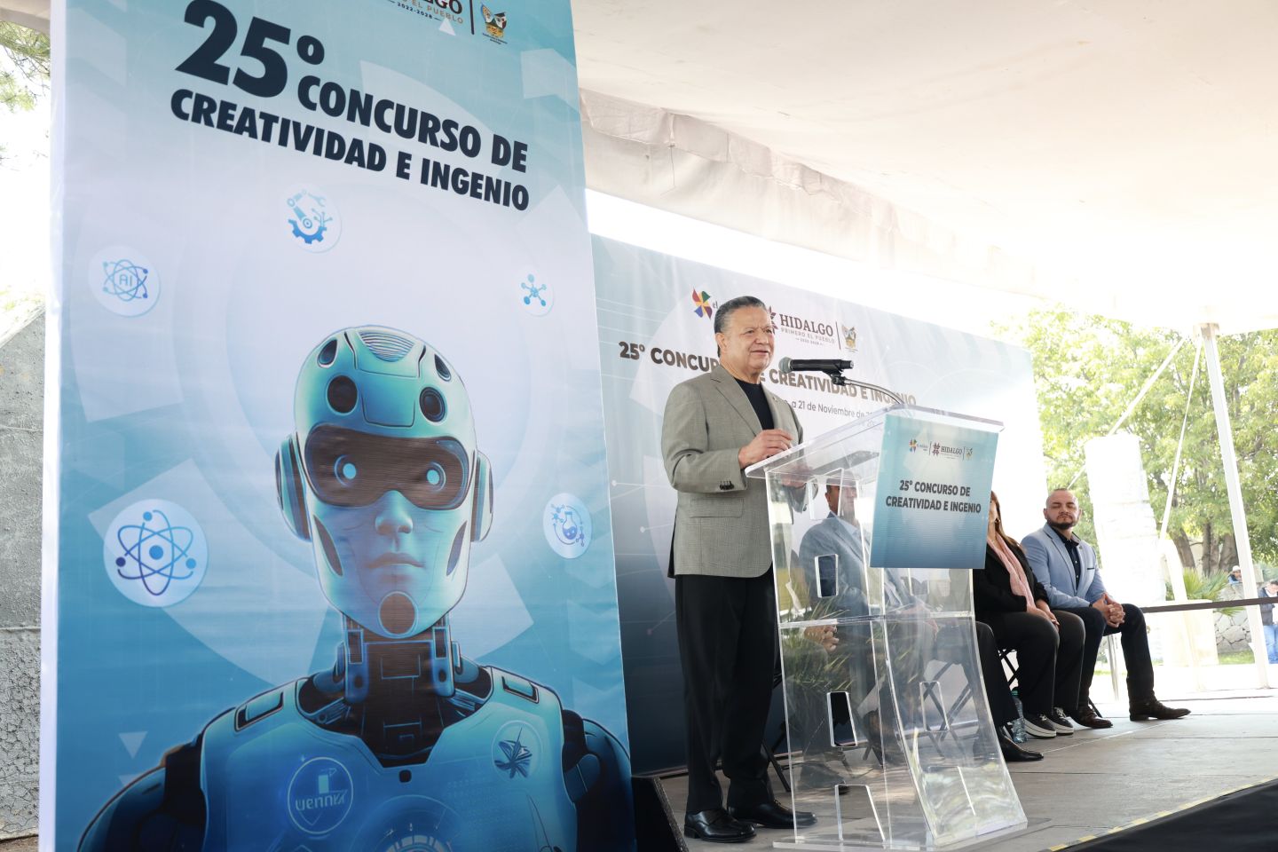 Julio Menchaca inaugura el 25.° Concurso de Creatividad e Ingenio 