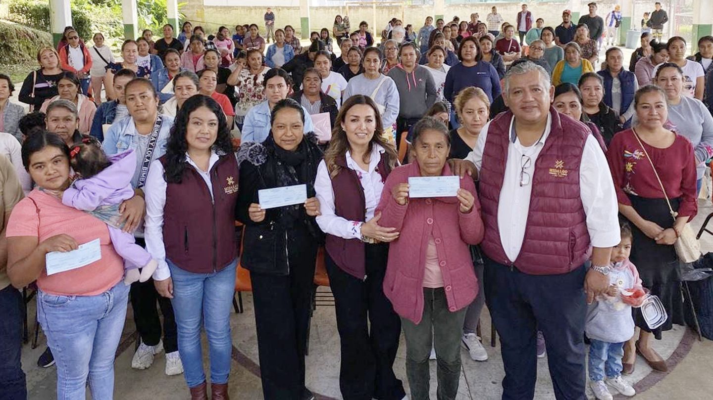 Sebiso entregó apoyos a personas artesanas damnificadas en región Otomí-Tepehua