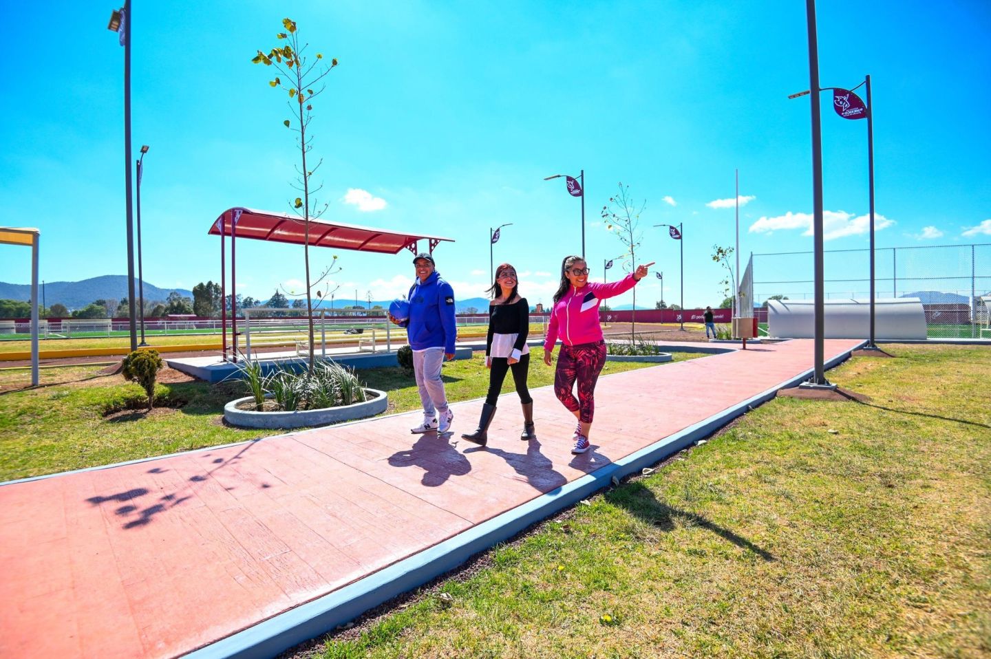 Gobierno de Delfina Gómez Ilumina y Recupera Espacios
Públicos Para que las Mexiquenses Caminen Seguras