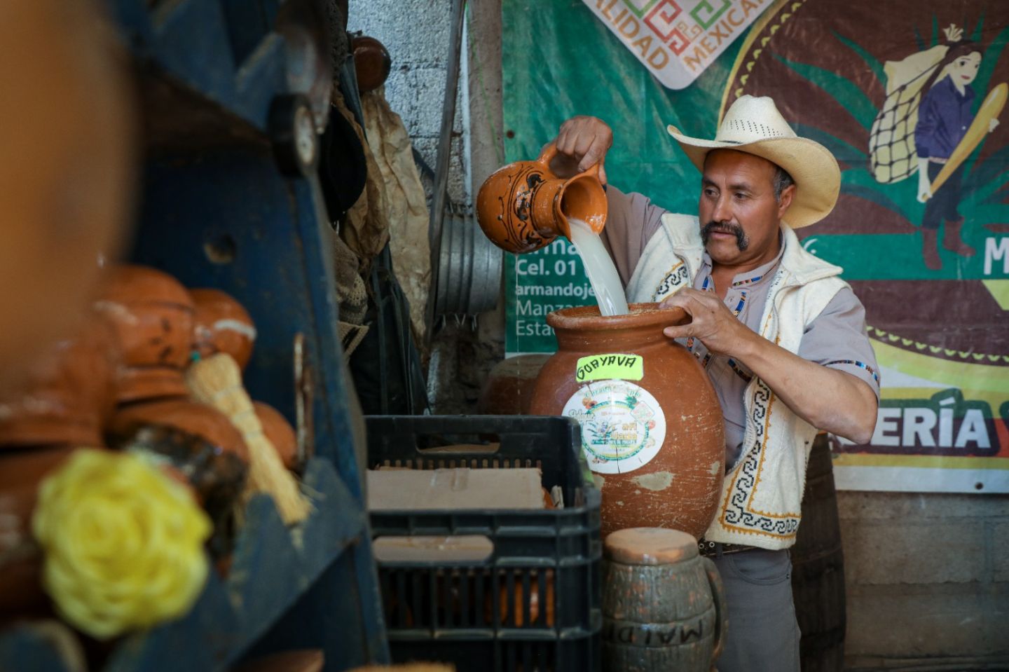 Gobierno de Delfina Gómez, Abre espacios de Comercialización a Artesanos de Pulque del EdoMéx
