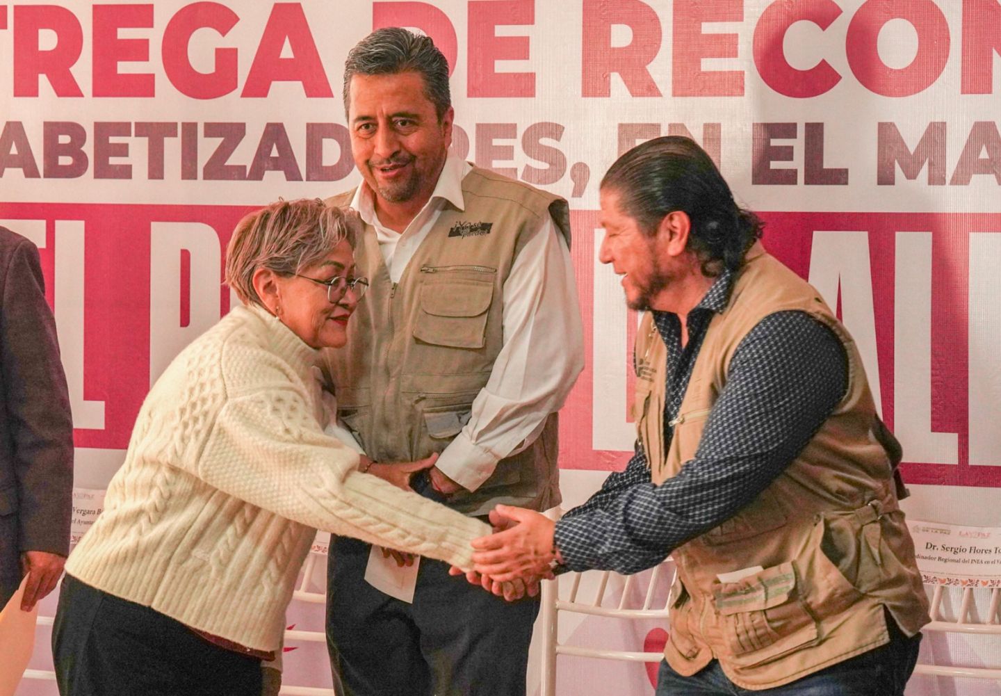 GOBIERNO DE LA PAZ E INEA RECONOCEN A EQUIPO DE ALFABETIZADORES