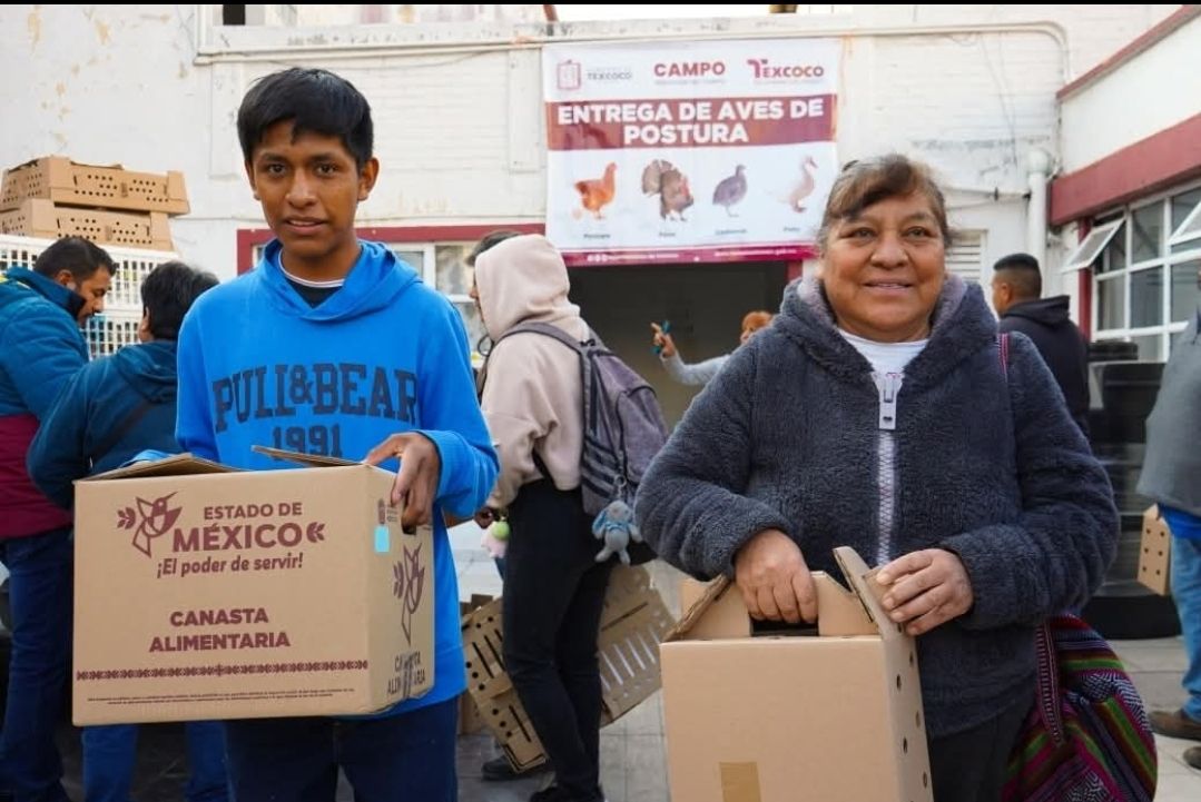 ENTREGARON AVES DE TRASPATIO A UN CENTENAR DE FAMILIAS DE TEXCOCO