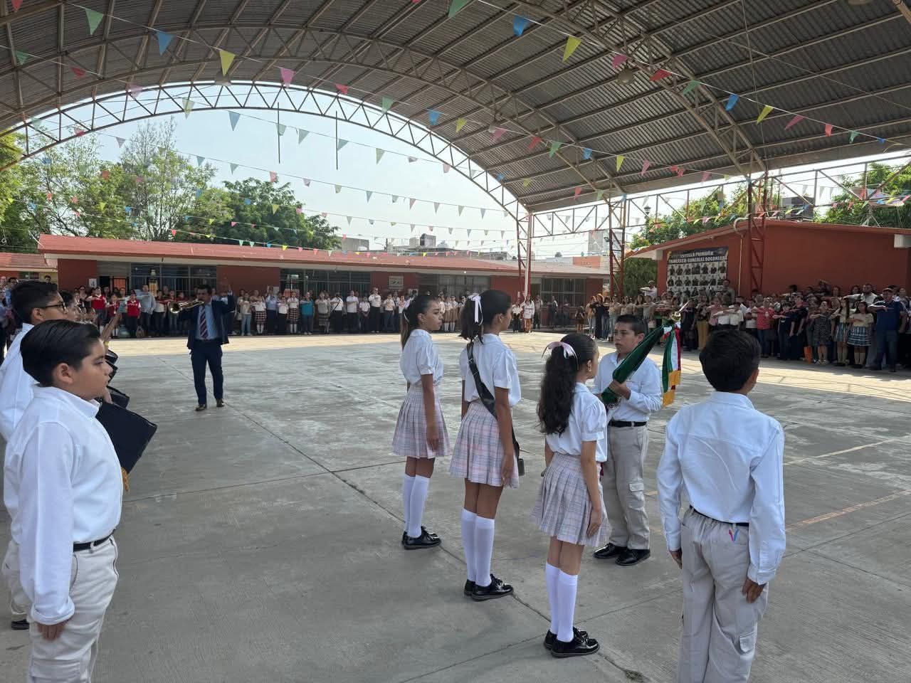 Más de 200 mil estudiantes de educación básica regresan a clases en la entidad nayarita
