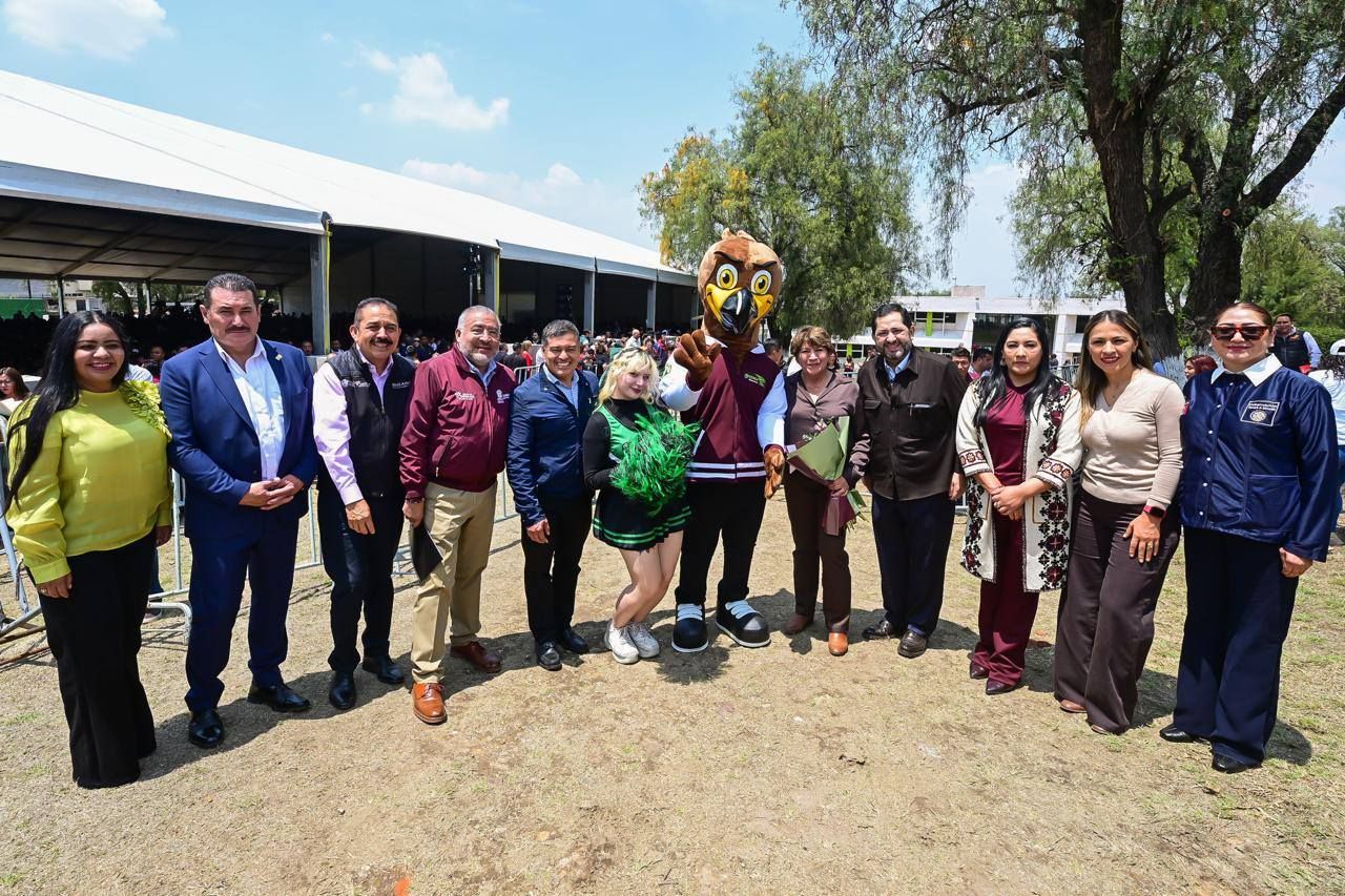 Gobierno de Delfina Gómez Impulsa la Permanencia Escolar con la Entrega
de más de 37 mil Becas por Aprovechamiento Académico en EDOMÉX