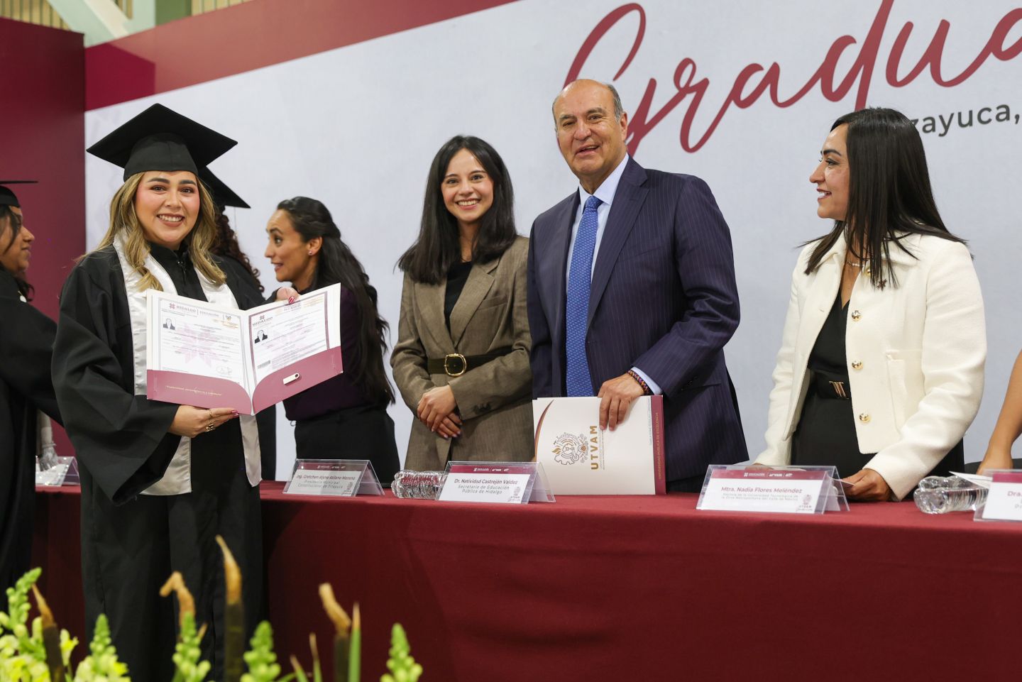 Entrega Natividad Castrejón 229 títulos a egresados de la UTVAM