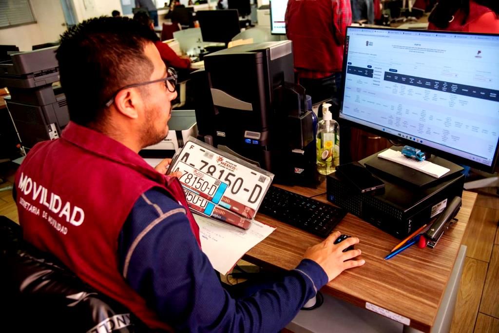 El Gobierno del EdoMéx renueva placas de transporte público para dar certeza jurídica a concesionarios y mejorar seguridad de los usuarios