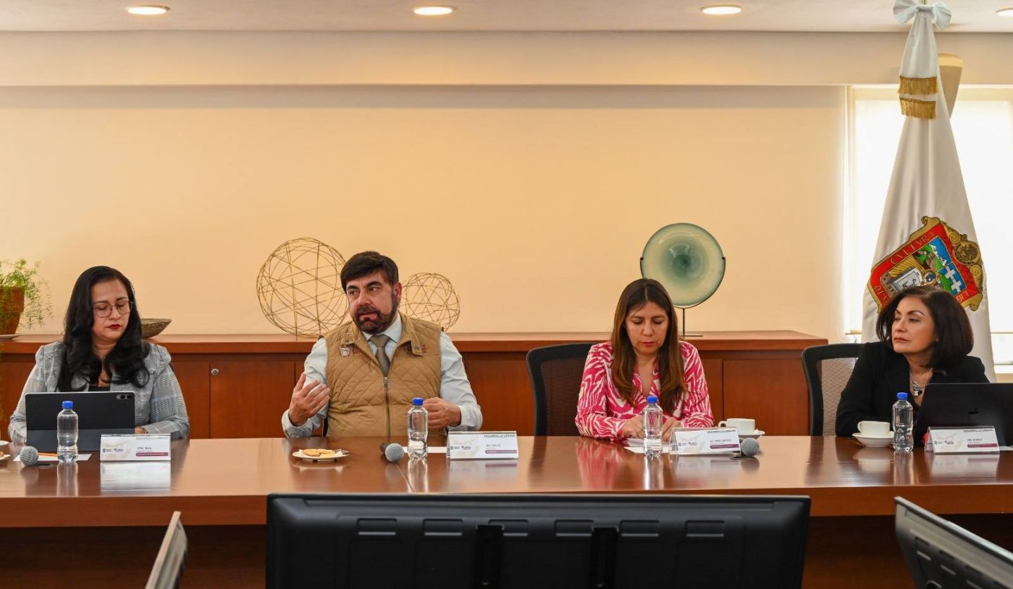 Gobierno de Delfina Gómez se Reúne con 11 Municipios Para Agilizar 
Trámites e Impulsar el Programa de Vivienda Para el Bienestar en el EDOMÉX
