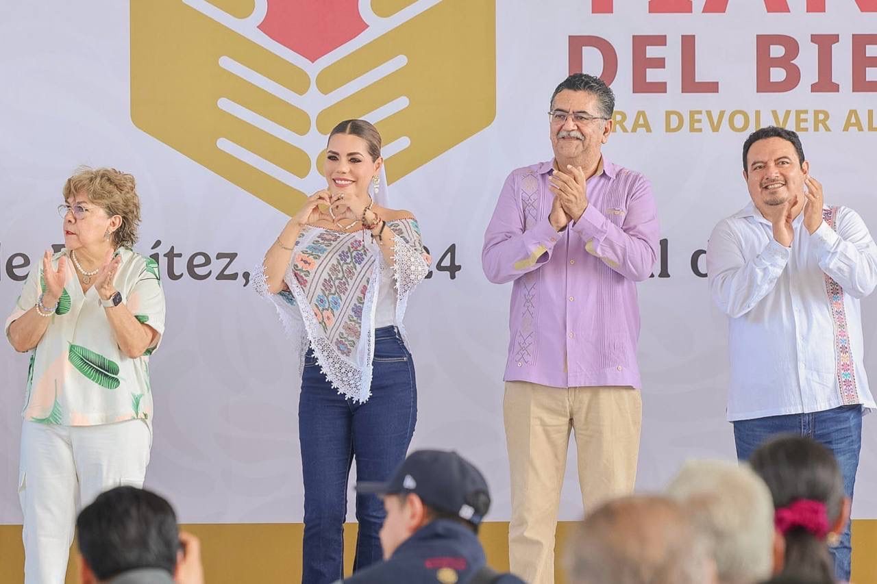 Cumplen gobernadora Evelyn Salgado y la subsecretaria de Construcción de Paz, Rocío Bárcena y entregaron apoyos del programa Tianguis del Bienestar, en Coyuca de Benítez