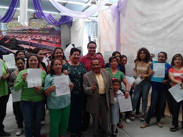Mireya Méndez Bello entrega apoyos sociales a Jefas de Familia en Ecatepec