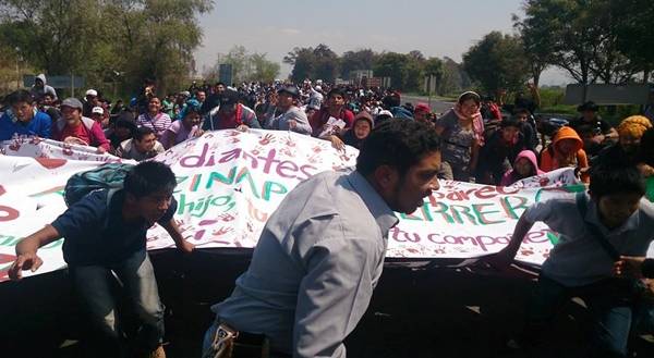 Estudiantes de Chapingo marchan  en Texcoco 
