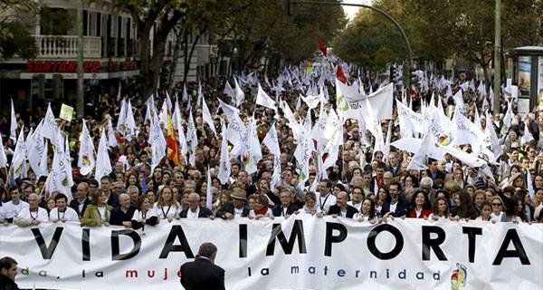 Miles de españoles marchan por la vida y contra el aborto