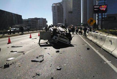 Aparatoso accidente en la México-Toluca deja un muerto