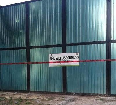 En Tepetlaoxtoc la PGEM aseguran inmueble donde almacenaban mercancía robada y motocicletas desvalijadas.